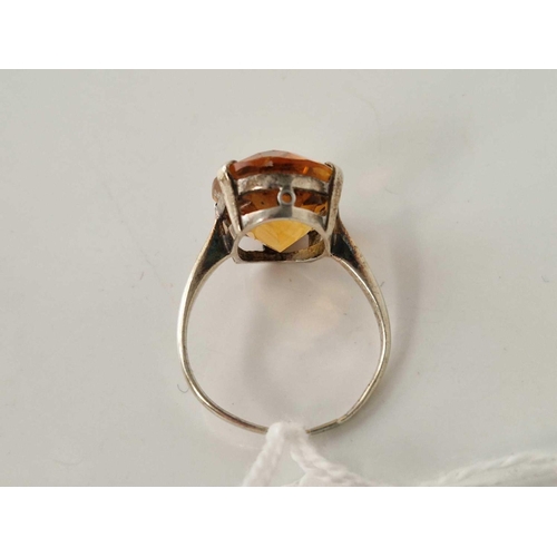 360 - A white gold citrine ring 9ct size P 3.9 gms