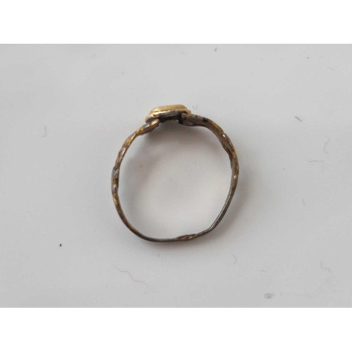 391 - A gold antique ring in box