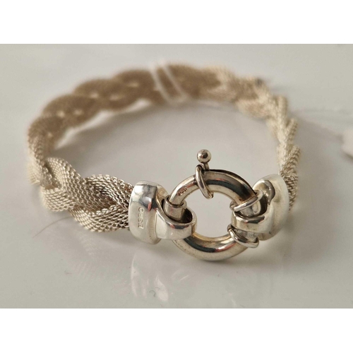 401 - A silver weave bracelet 1 cm wide 7 inch