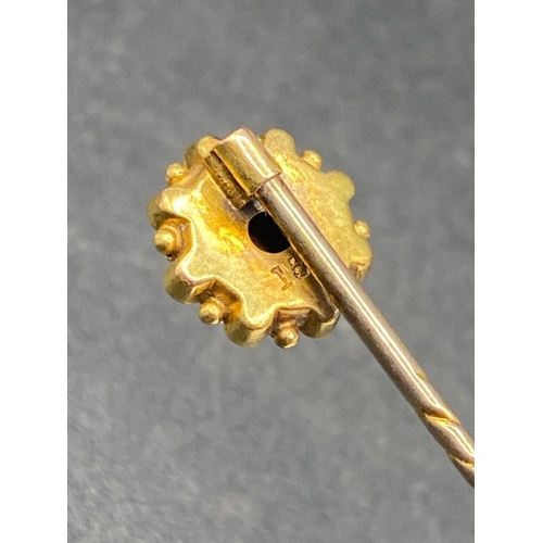 442 - A Victorian pearl stick pin 15ct gold