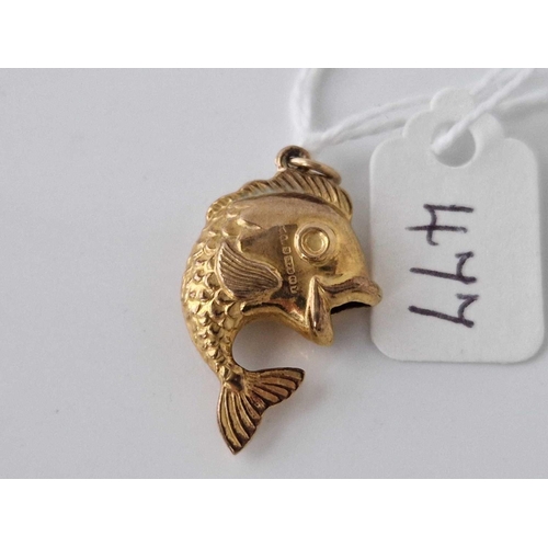 477 - A articulated fish charm with red eyes 18ct gold