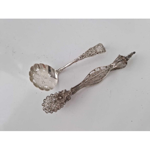 889 - A pair of decorative filigree sugar tongs and a small sifter spoon, Birmingham 1899