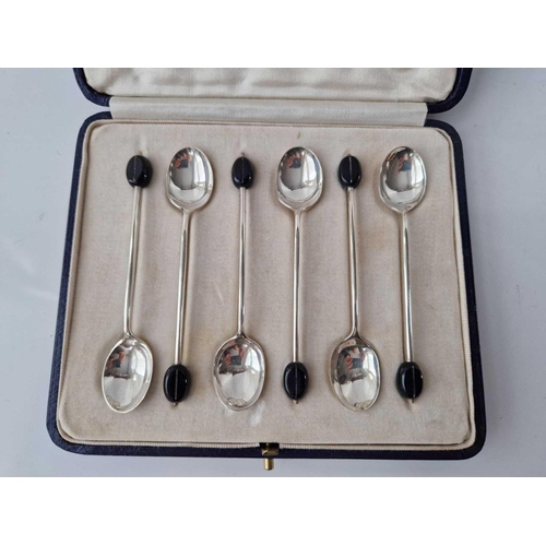 954 - Set of six boxed bean topped spoons. Sheffield 1925