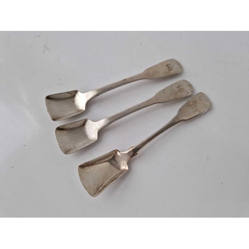 973 - Three Irish shovel shaped salt spoons. Two Dublin 1829 and third 1826.  26g