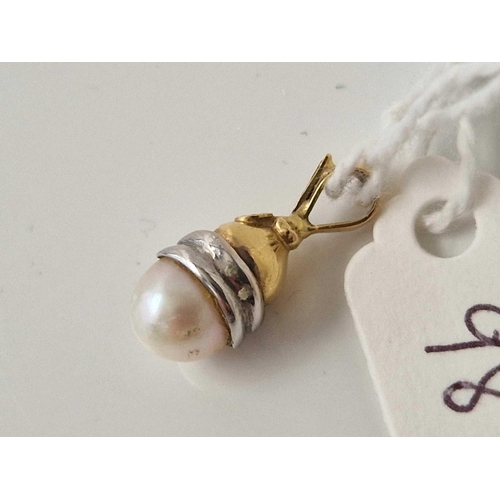 98 - A pearl drop pendant 18ct gold 2.1 gms