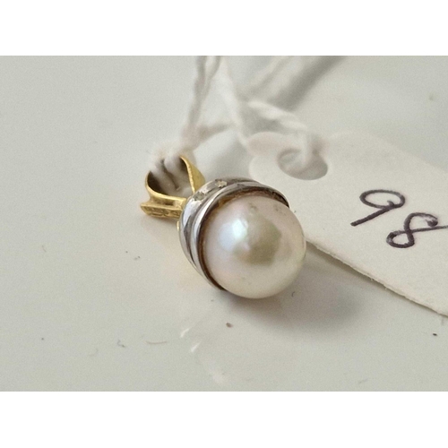 98 - A pearl drop pendant 18ct gold 2.1 gms