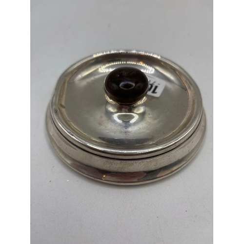 1000 - An ashtray, 4.5 inches diameter,