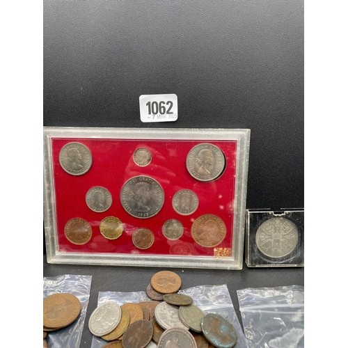 1062 - Coin set + mixed coins