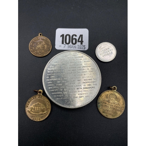 1064 - Medallion