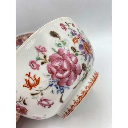 1579 - A pair of Chinese bowls painted with flowers, 5.5