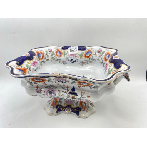 1623 - A Staffordshire stone china fruit bowl