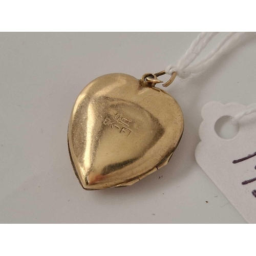 193 - A back and front heart locket 9ct