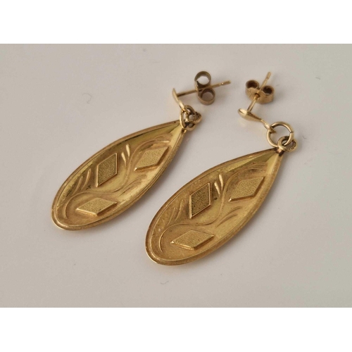 206 - A pair of 4cm drop earrings 9ct 1.7 gms