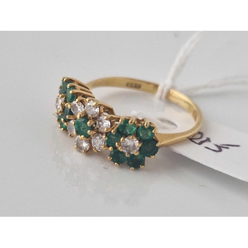 215 - A DIAMOND AND EMERALD RING 18CT GOLD SIZE P 3.4 GMS