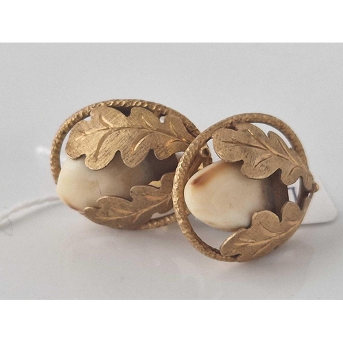 217 - A PAIR OF OAK LEAF DESIGN CUFFLINKS 18CT GOLD 3.7 GMS