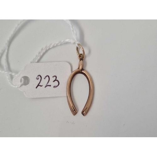 223 - A wish bone charm 9ct