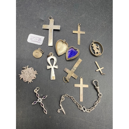 238 - Assorted silver religious charms and pendants 33 gms