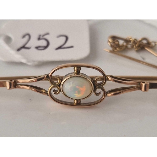 252 - A Edwardian opal set brooch 9ct 2.7 gms