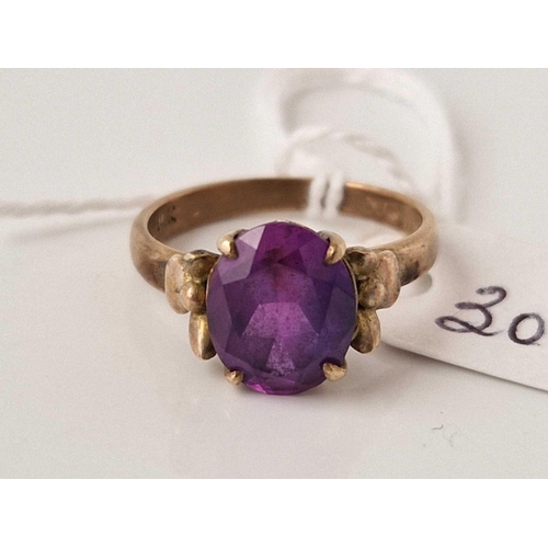 300 - A amethyst set ring 14ct gold size R 3.2 gms