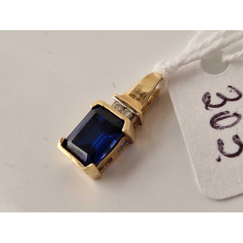 303 - A diamond and sapphire pendant 10ct gold