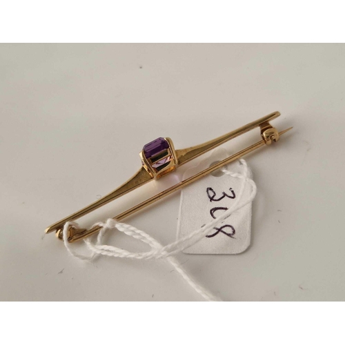 308 - A amethyst brooch 9ct 5.5 cms 3.8 gms