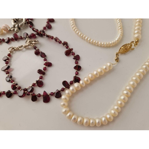 332 - Assortment of pearl necklaces and bracelet