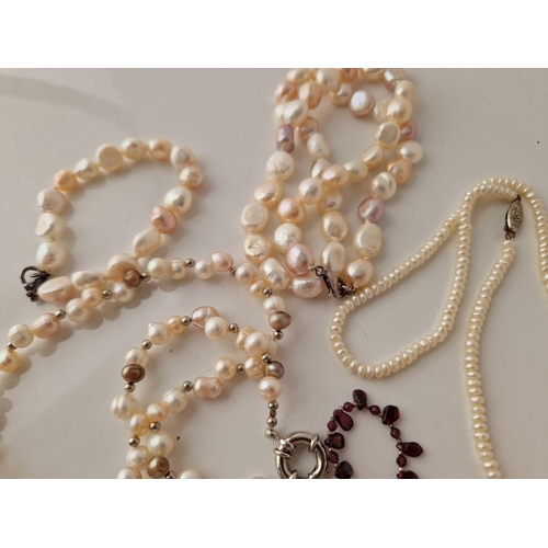 332 - Assortment of pearl necklaces and bracelet