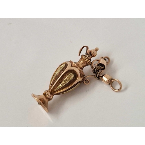 348 - A TWO COLOUR GOLD ANTIQUE SCENT BOTTLE CHARM WITH REMOVABLE STOPPER