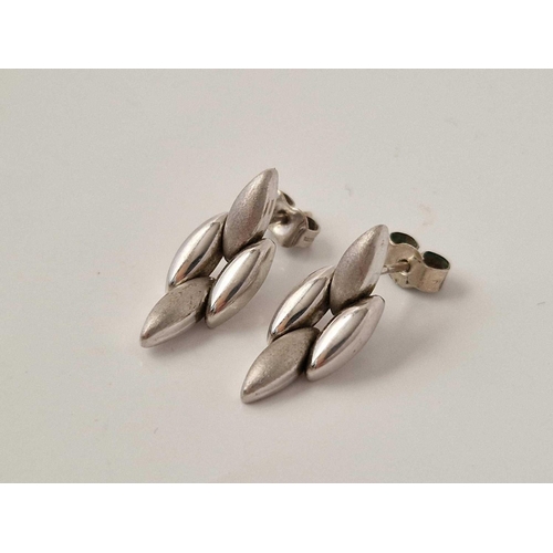 388 - A pair of white gold earrings 9ct 2.3 gms