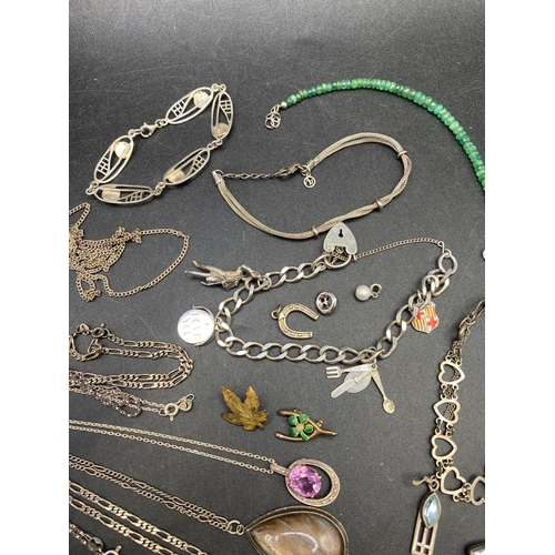 409 - A selection a vintage silver jewellery items 117 gms