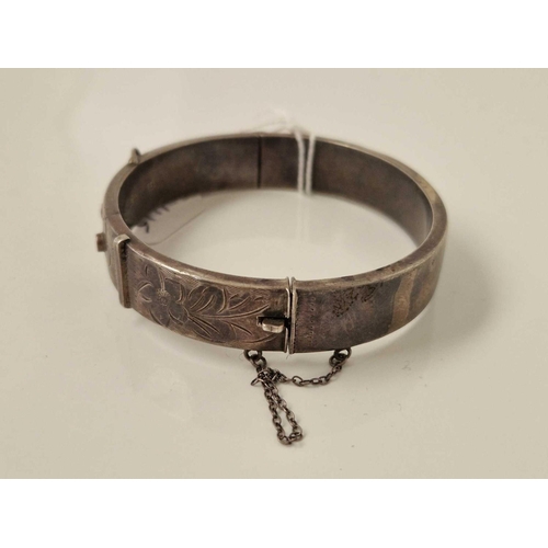 415 - A silver buckle bangle 19 gms