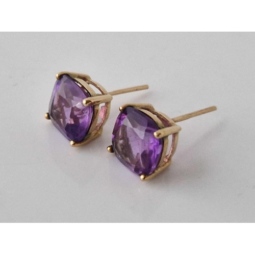 423 - A pair of amethyst ear studs 9ct 1.8 gms