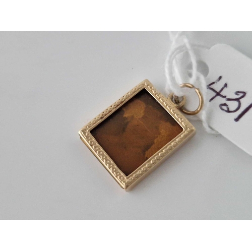 431 - A photo locket pendant 14ct gold 1.9 gms