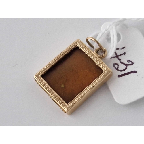 431 - A photo locket pendant 14ct gold 1.9 gms