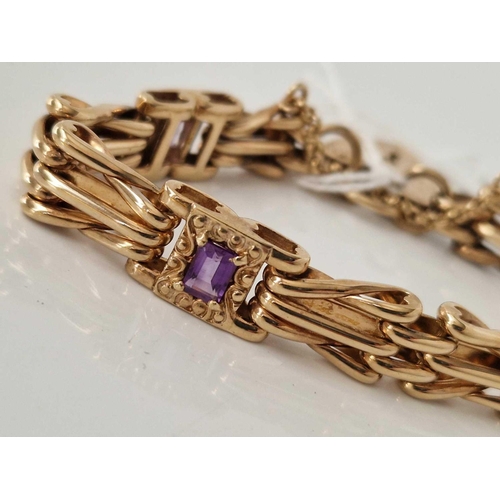 472 - A GOOD QUALITY AMETHYST BRACELET WITH ENGRAVED PADLOCK CLASP 7 INCH 9CT 40 GMS