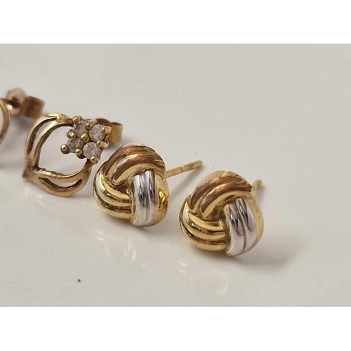 492 - Two pairs of 9ct earrings 1.7