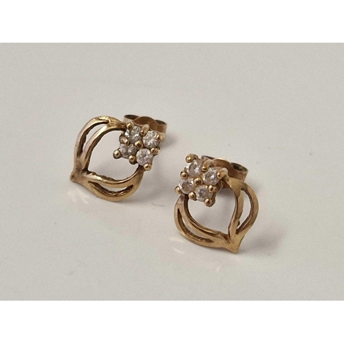 492 - Two pairs of 9ct earrings 1.7