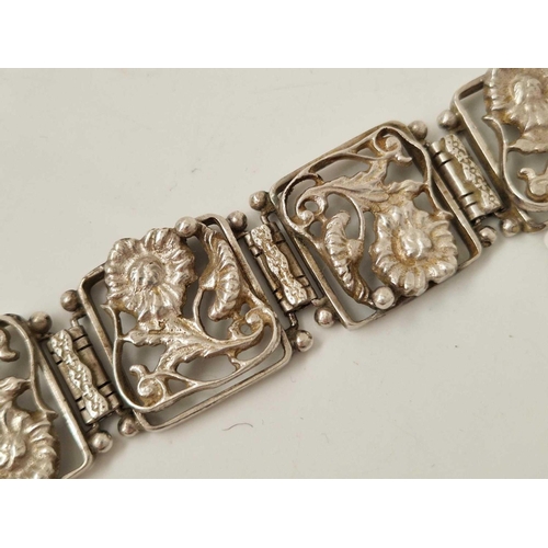 510 - A silver panel bracelet 8 inch 7.1 gms