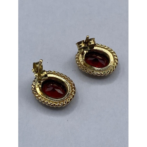 532 - A pair of garnet ear studs 9ct 2.5 gms