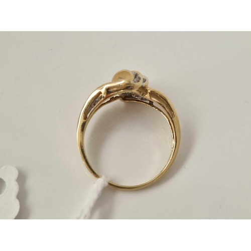 557 - A diamond ring 14ct gold size Q 4 gms