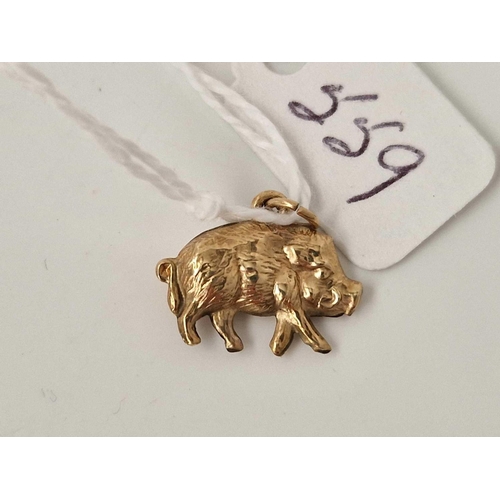 559 - A pig charm 9ct