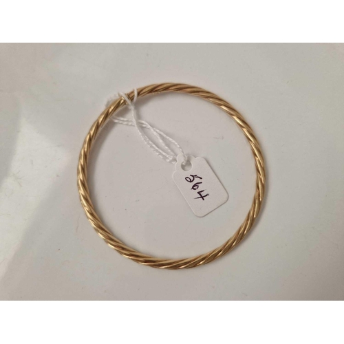 564 - A rope twist hinged bangle 9ct 62mm diameter