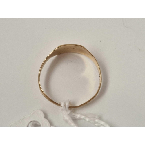 567 - A yellow gold signet ring size Q 1.1 gms