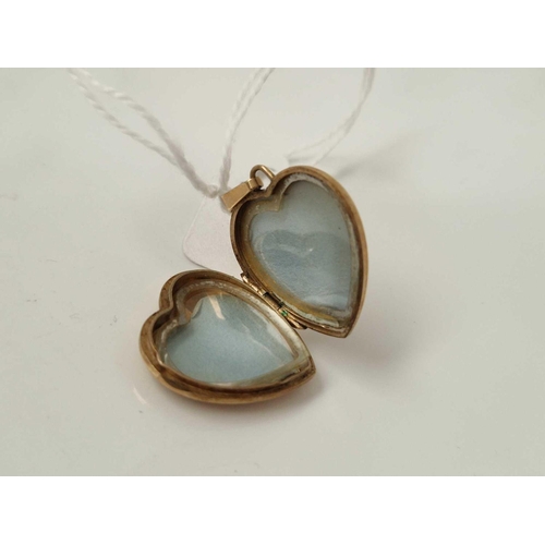 593 - A heart locket 9ct 3.7 gms