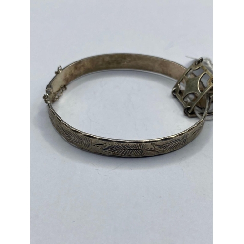 606 - A silver bangle and bracelet