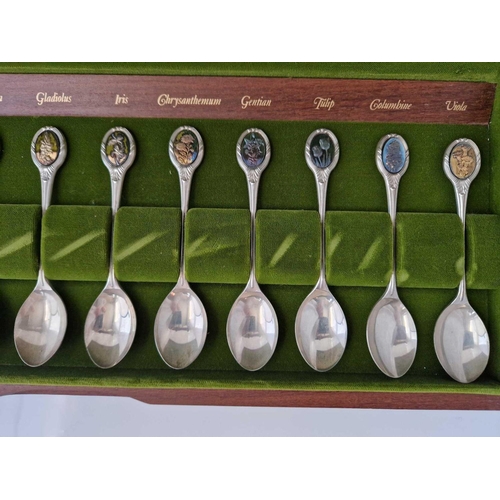 821 - Set of twelve Royal Horticultural Society, boxed flower spoons, 315 g approx