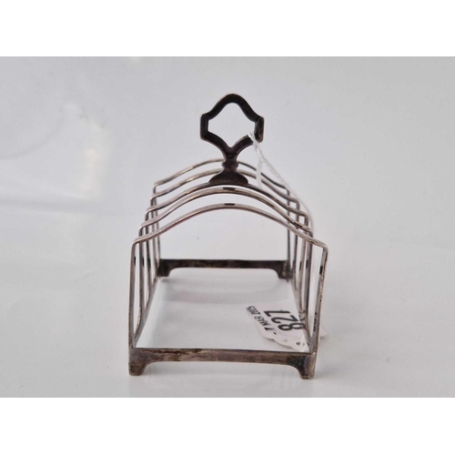 827 - A five bar toast rack on bracket feet, 3 inches wide, Birmingham 1947, 60 g