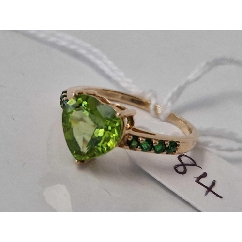 84 - A peridot and green garnet heart stone dress ring 10ct gold size O 2.5 gms