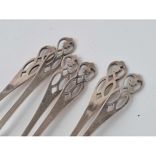 859 - A set of six coffee spoons with pierced ends, Birmingham 1943 by JCL, 43 g