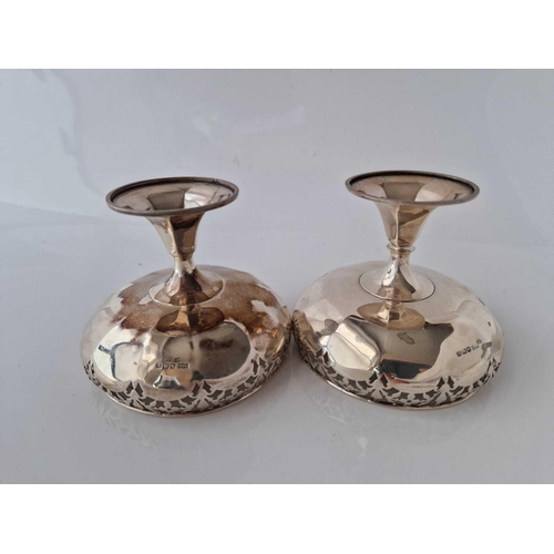 866 - A pair of pierced sweet stands on spreading pedestal base, 4